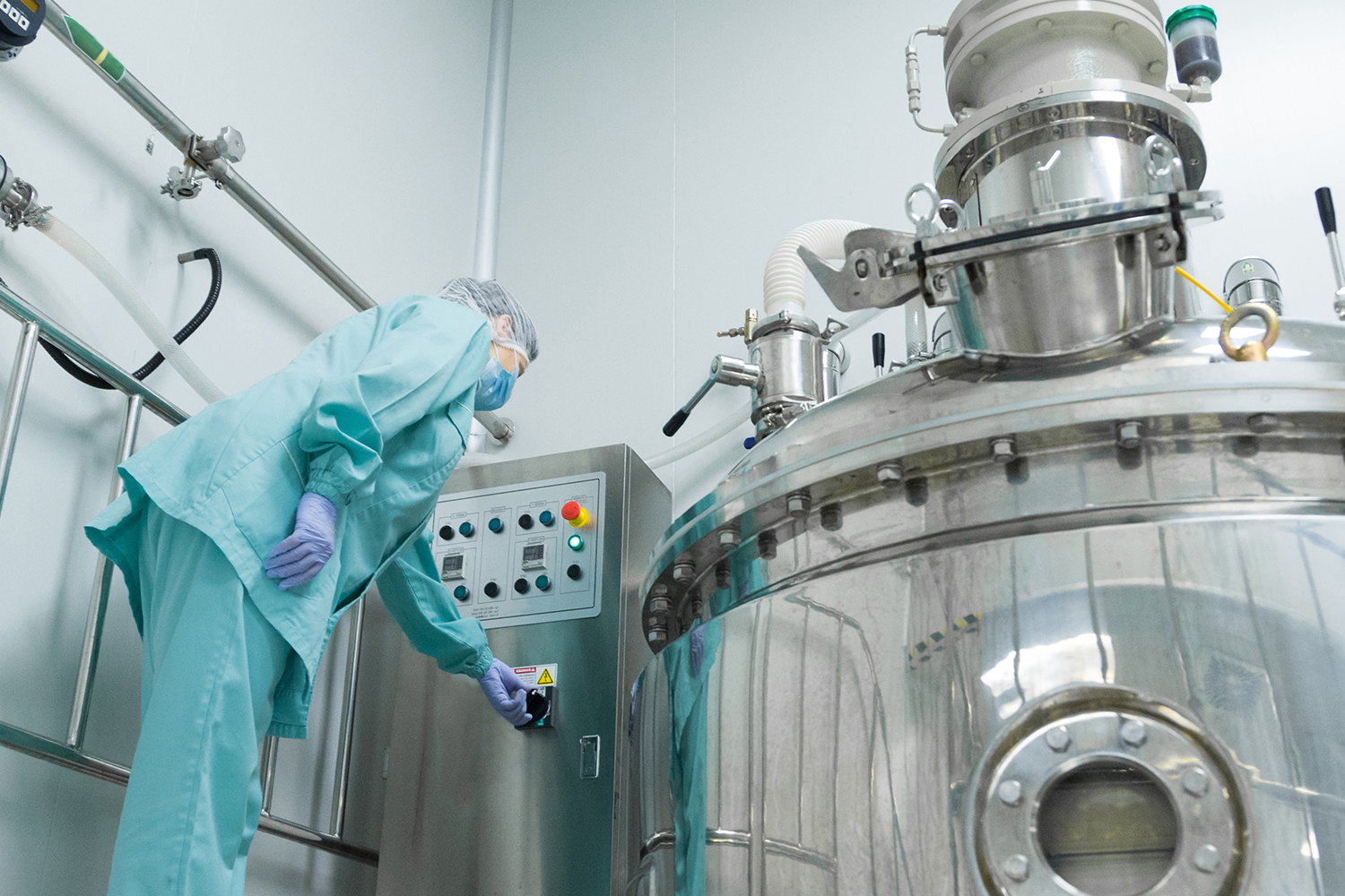 Optimizing Drug Production: Bioinformatics in Pharma Manufacturing